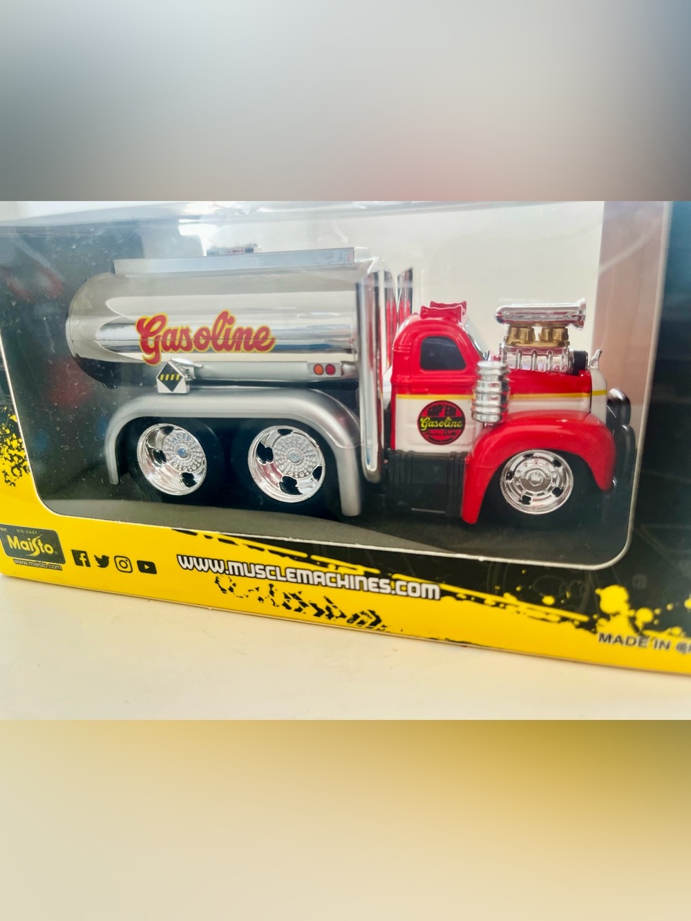 Collectible 1953 Mack B-61 by Maisto - Picture 2 of 2